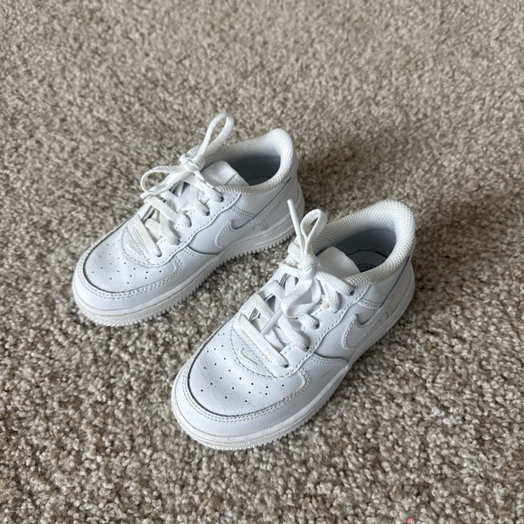 Nike Air Force - Picture 1 of 5